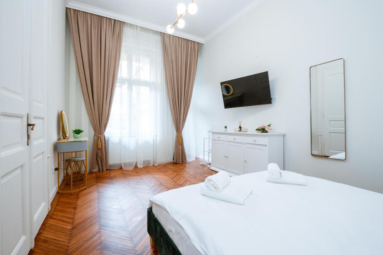 Apartament De Lux Central, P-Ta Matei Corvin クルージュ＝ナポカ エクステリア 写真